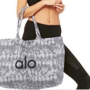 ALO Yoga Iconic Shopper Tote Bag in Grey Tie Dye